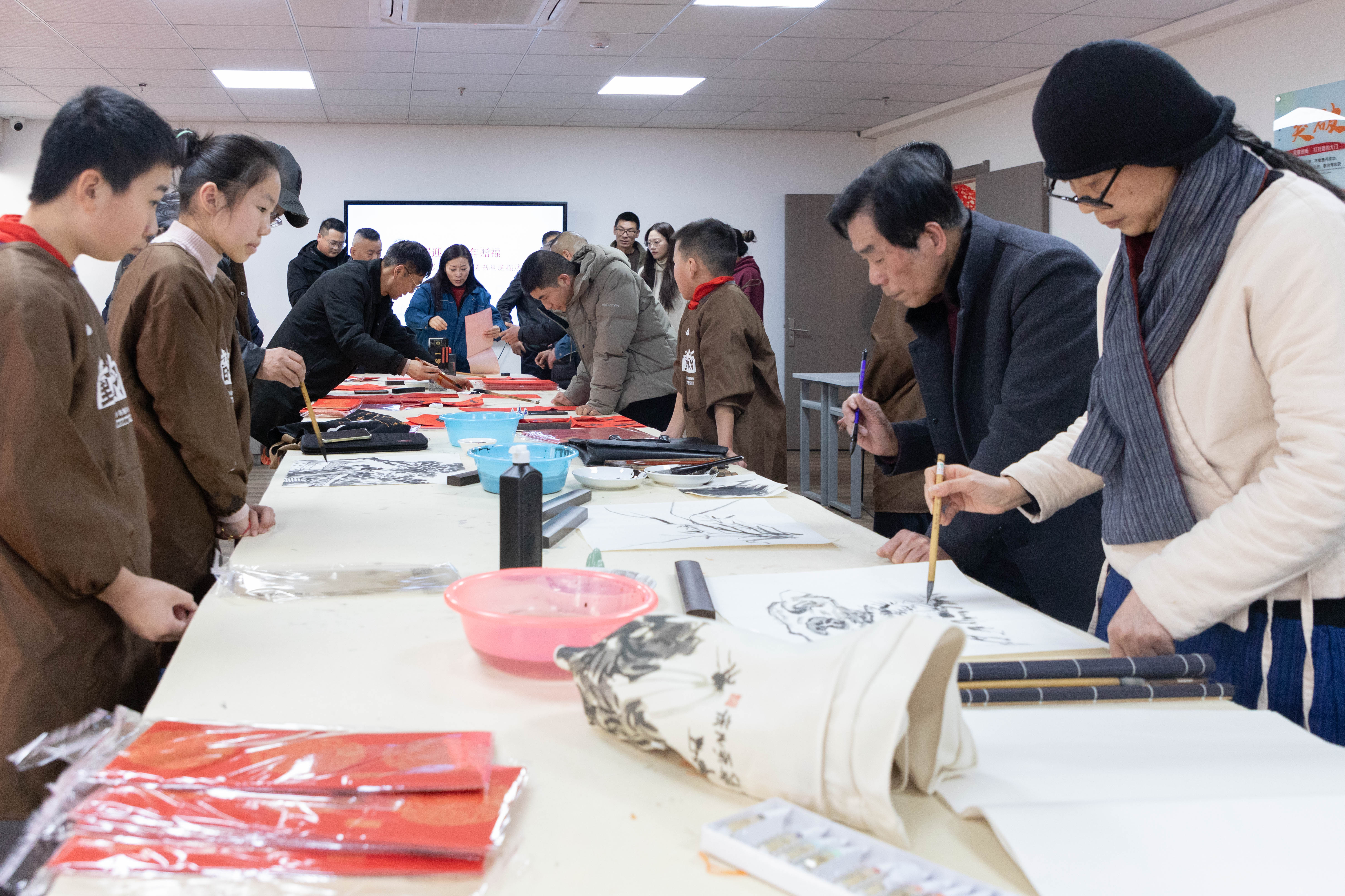 翰墨飄香，丹青亮彩 | 殘疾人之家聯(lián)合市政協(xié)書畫院開展新春聯(lián)誼活動(dòng)